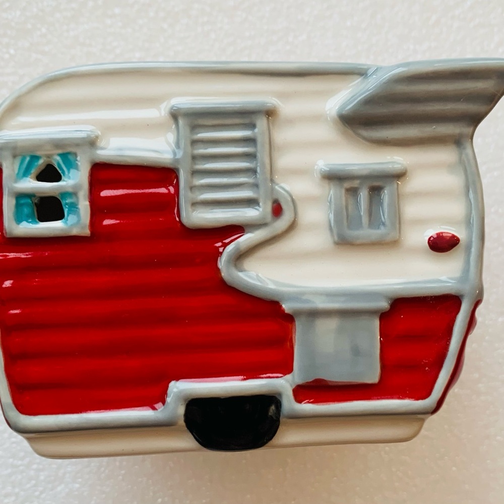 Scentsy Road Less Traveled Warmer Mini Red White Camper Wall Plug In With Light - Picture 3 of 11